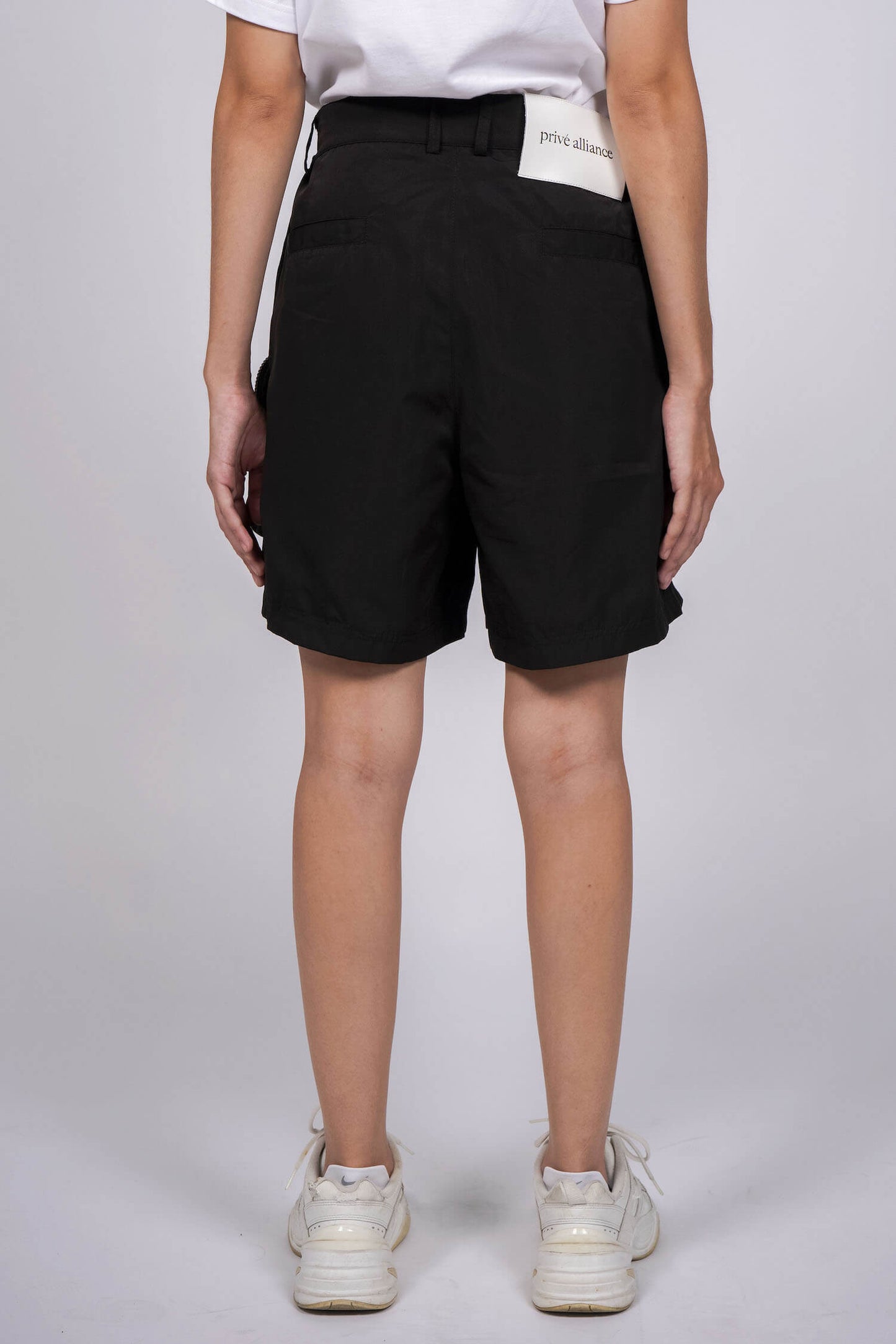 WOMEN OFF-DUTY SHORTS